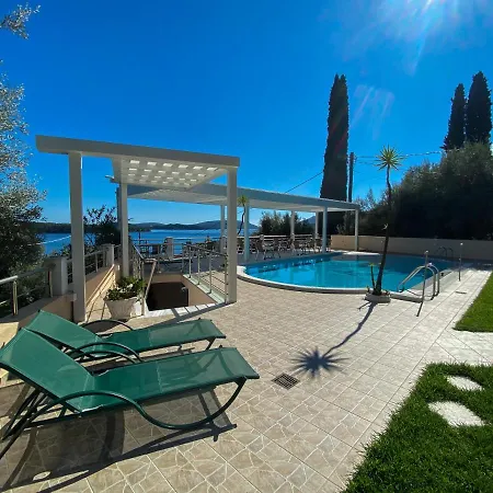 Oasis 3* Perigiali