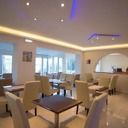 Oasis Hotel 3*